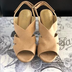 Naturalizer Nude heels NWOT
